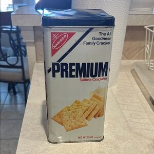 Premium Saltine Crackers Tin - White